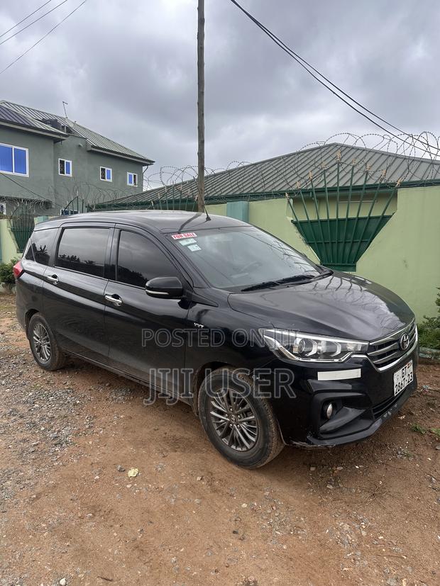 Toyota Rumion 1.5 FWD 2023 Black