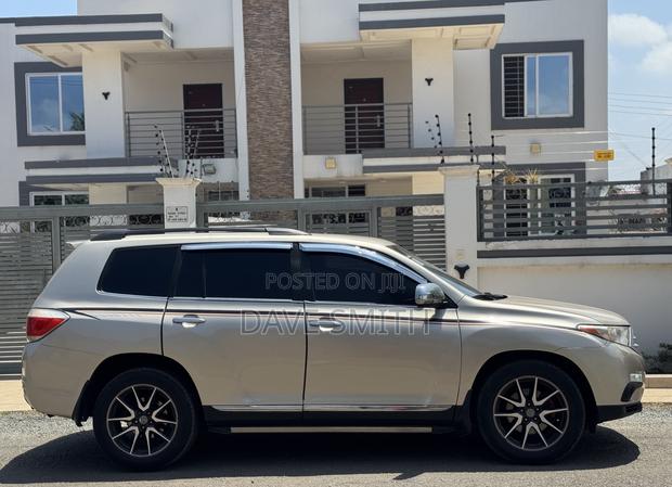 Toyota Highlander SE 3.5L 4WD 2013 Brown