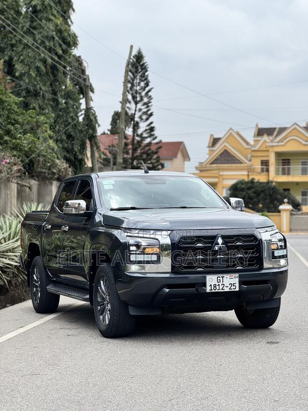 Mitsubishi L200 2024 Gray