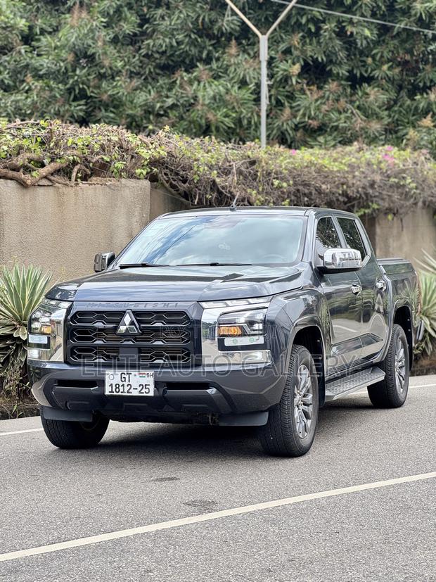Mitsubishi L200 2024 Gray