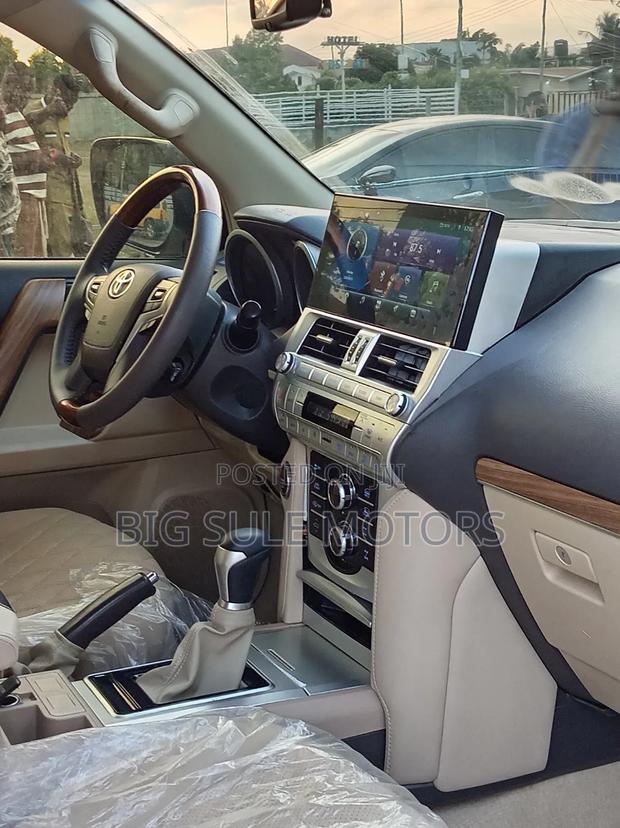 Toyota Land Cruiser Prado 2017 White