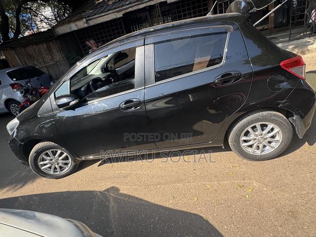 Toyota Vitz 1.3 AWD 5dr 2013 Black
