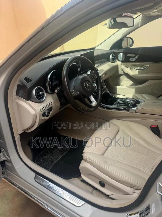 Mercedes-Benz C300 2017 Off white