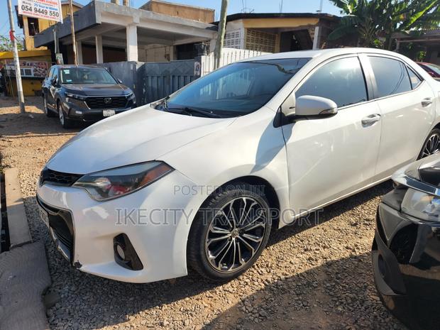 Toyota Corolla S 4dr Sedan (1.8L 4cyl CVT) 2016 White