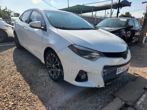 Toyota Corolla S 4dr Sedan (1.8L 4cyl CVT) 2016 White