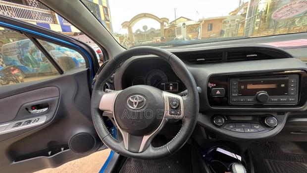 Toyota Vitz 1.3 FWD 5dr 2014 Blue