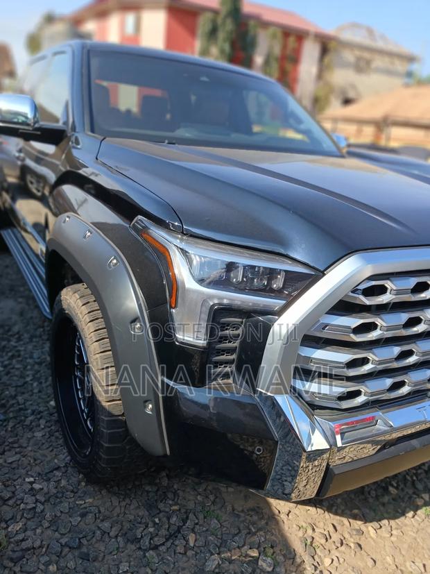 Toyota Tundra 2022 Black