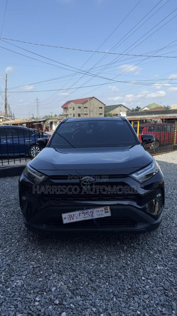 Toyota RAV4 XLE 2025 Black