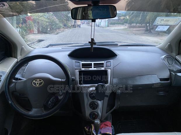 Toyota Vitz 2008 Blue