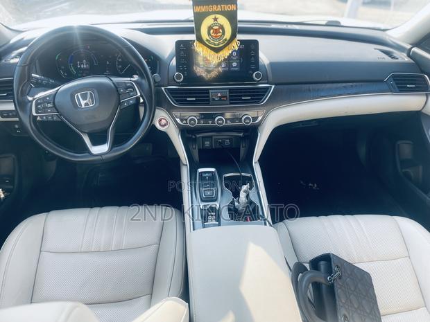 Honda Accord Touring 2.0T 2022 White