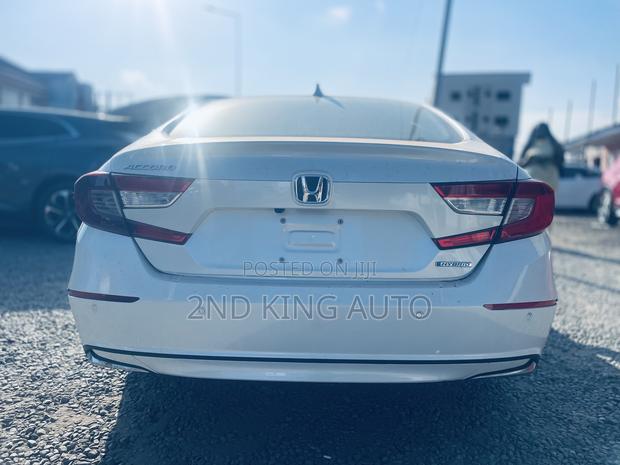 Honda Accord Touring 2.0T 2022 White