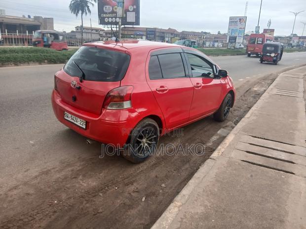 Toyota Vitz 2010 Red