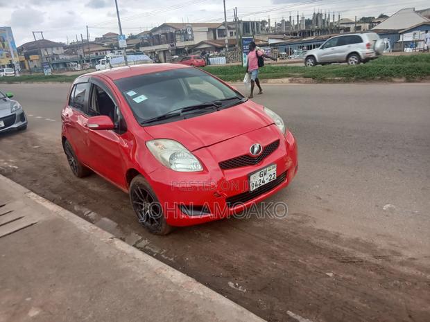 Toyota Vitz 2010 Red