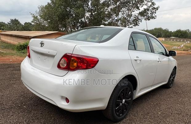 Toyota Corolla 2009 White