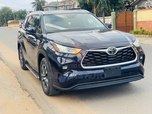 Toyota Highlander XLE AWD 2023 Gray
