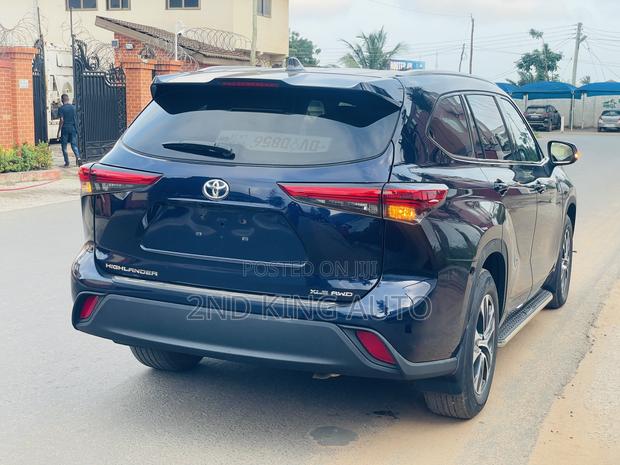 Toyota Highlander XLE AWD 2023 Gray
