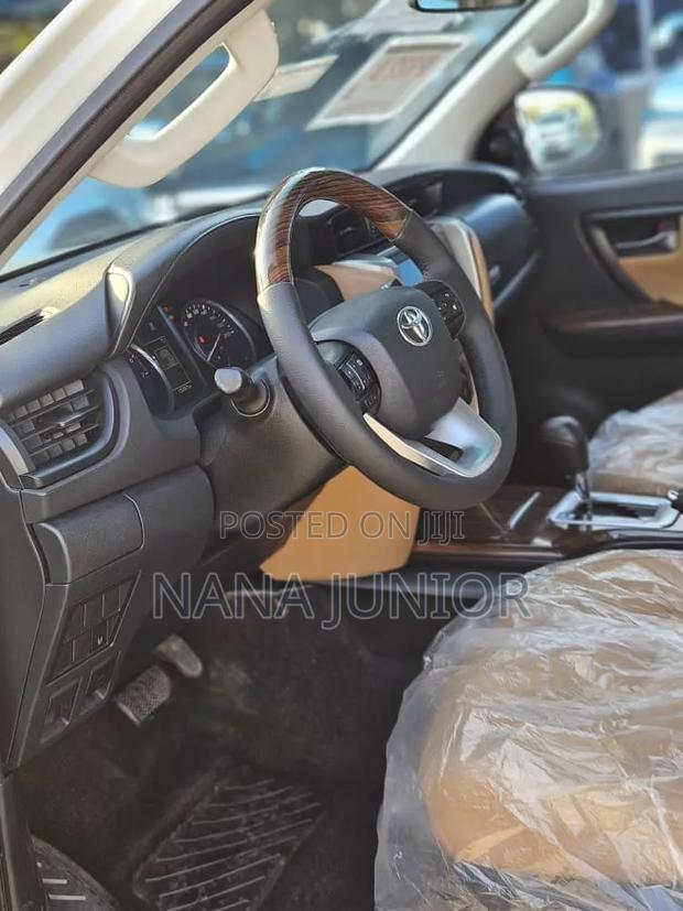 Toyota Fortuner 2.7 AWD 2022 Off white