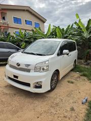 Toyota Voxy 2013 White for sale
