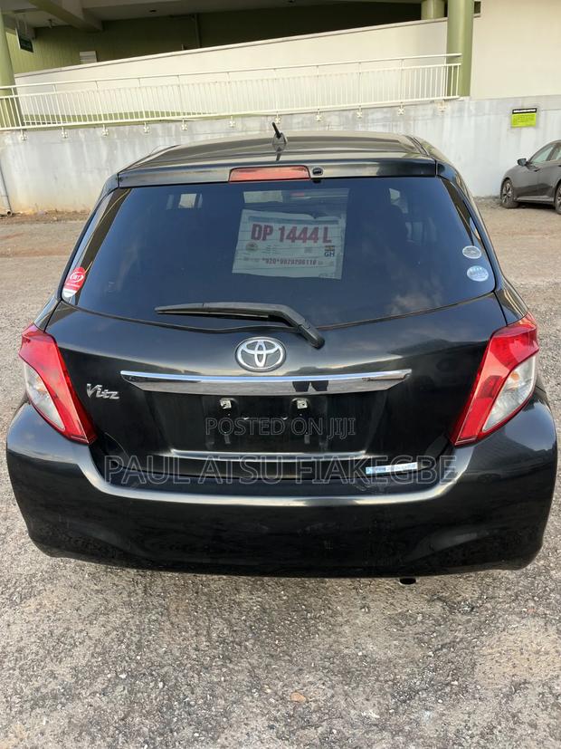 Toyota Vitz 1.3 FWD 5dr 2012 Black