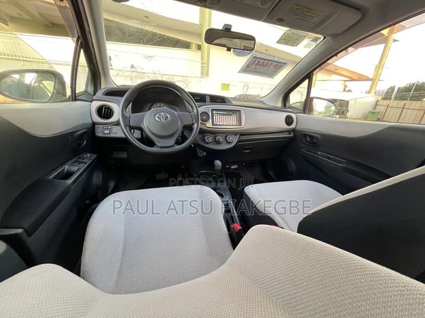 Toyota Vitz 1.3 FWD 5dr 2012 Black