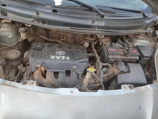 Toyota Vitz 2010