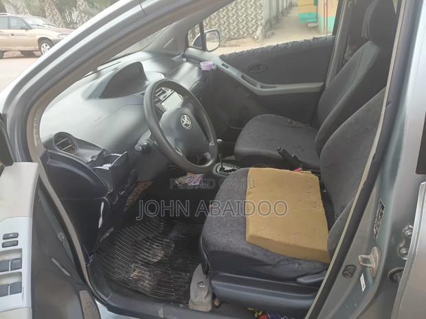 Toyota Vitz 2010