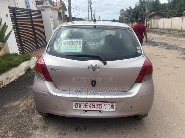 Toyota Vitz 1.0 FWD 5dr 2010 Silver