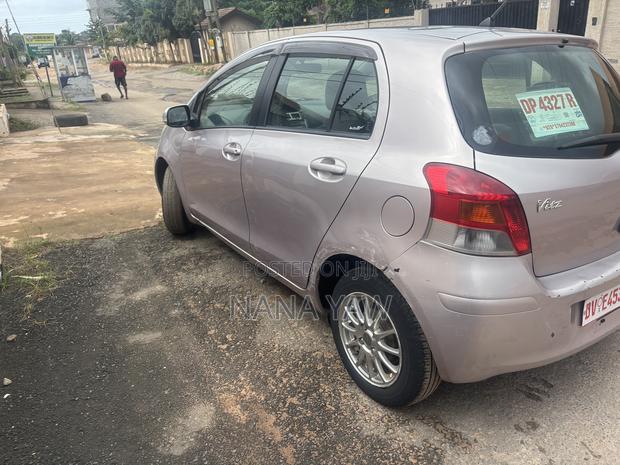 Toyota Vitz 1.0 FWD 5dr 2010 Silver