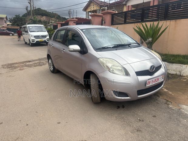 Toyota Vitz 1.0 FWD 5dr 2010 Silver