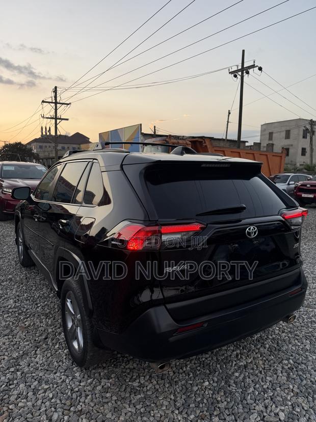 Toyota RAV4 2022 Black