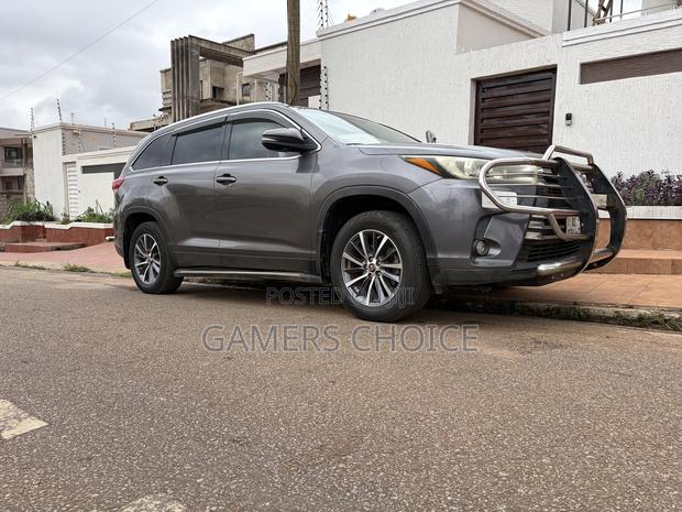 Toyota Highlander XLE 2019 Gray