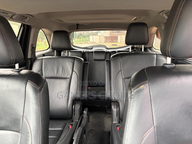 Toyota Highlander XLE 2019 Gray