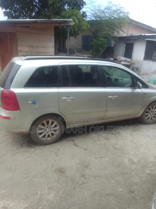 Opel Zafira 2005 Gray