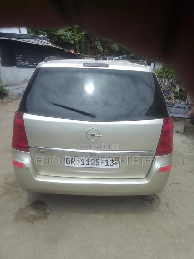 Opel Zafira 2005 Gray