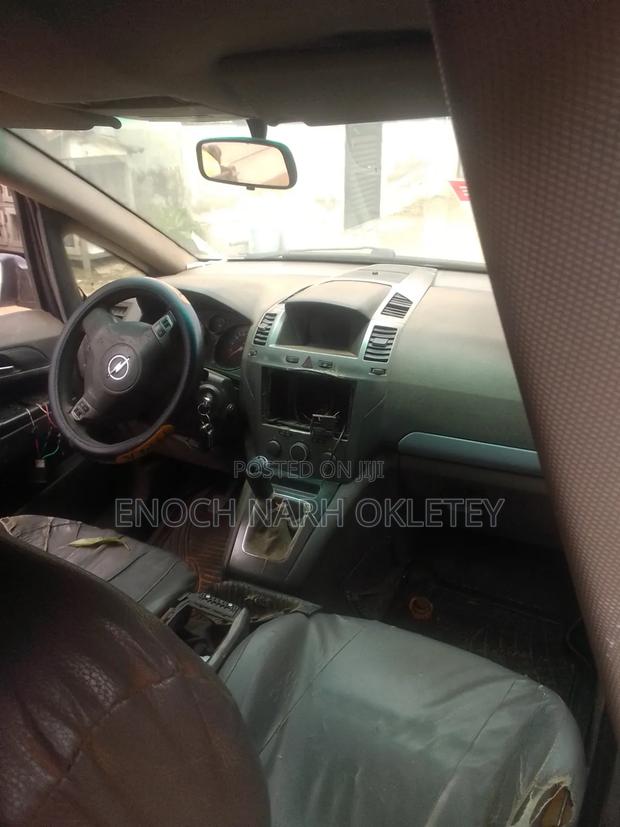 Opel Zafira 2005 Gray