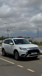 Mitsubishi Outlander 2018 White for sale