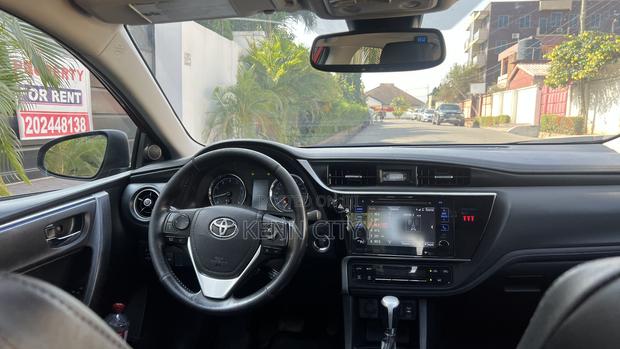 Toyota Corolla XSE (1.8L 4cyl 2A) 2018 Red
