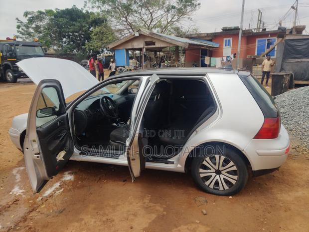 Volkswagen Golf 2000 Silver