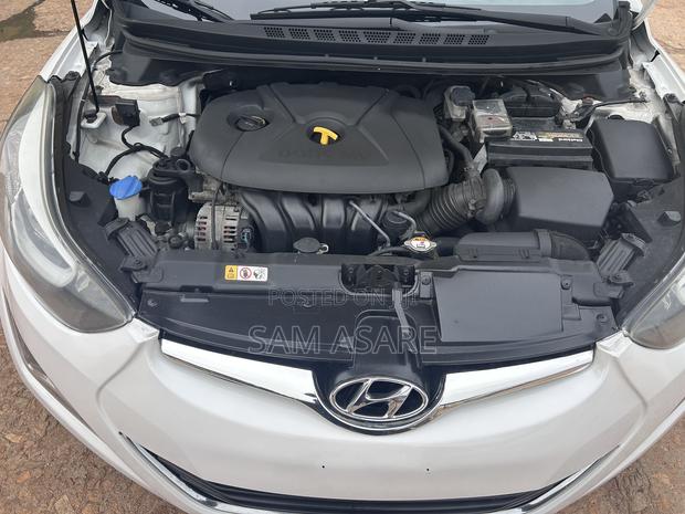 Hyundai Elantra SE Sedan FWD (1.8L 4cyl 6A) 2016 White