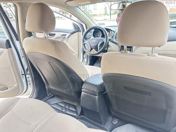 Hyundai Elantra SE Sedan FWD (1.8L 4cyl 6A) 2016 White