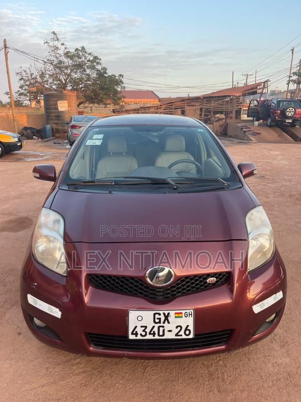 Toyota Vitz 2010 Red