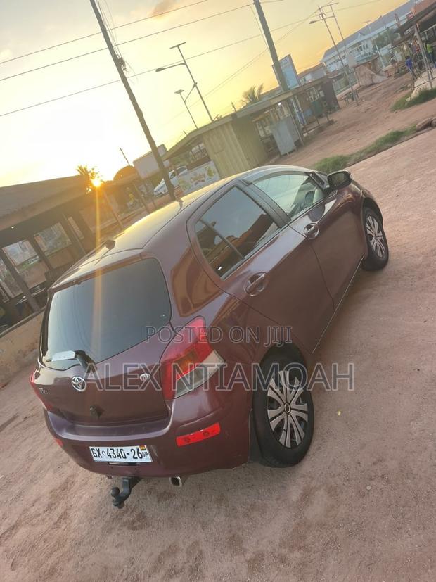 Toyota Vitz 2010 Red