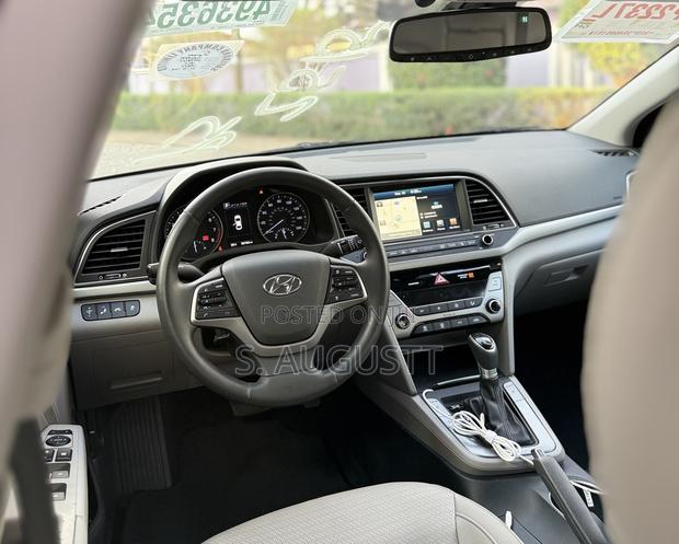 Hyundai Elantra Limited Sedan FWD (2.0L 4cyl 6A) 2017 Black