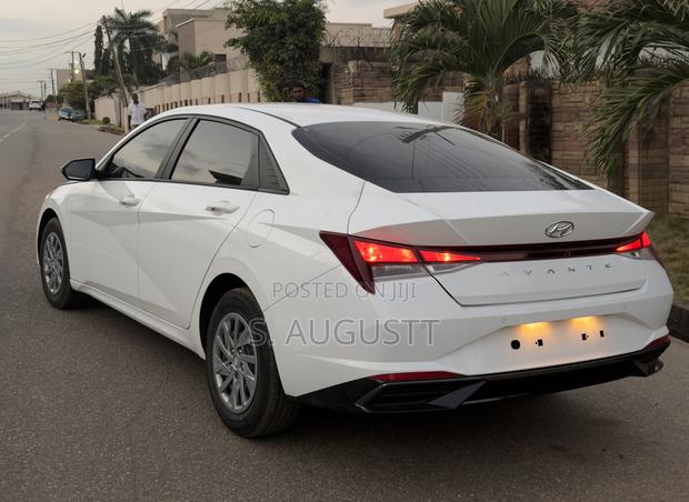 Hyundai Elantra Limited 2021 White