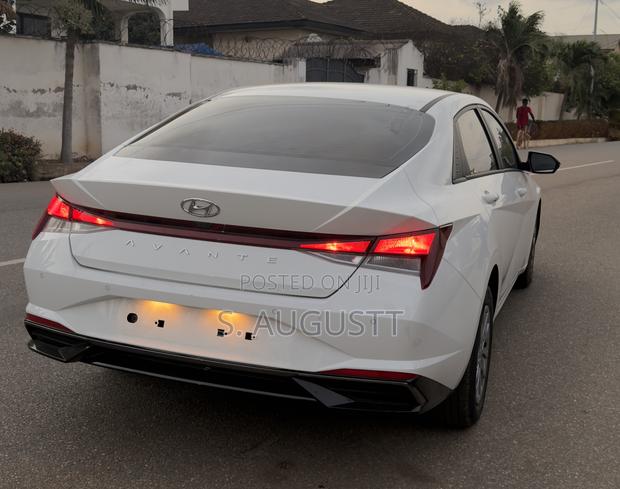Hyundai Elantra Limited 2021 White