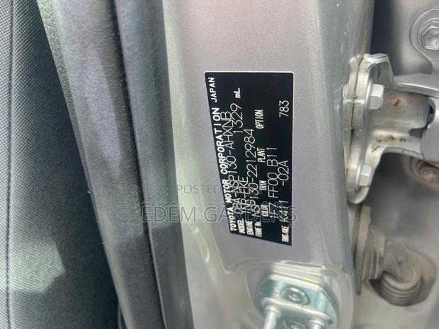 Toyota Vitz 2015 Silver