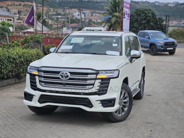 Toyota Land Cruiser 2022 White