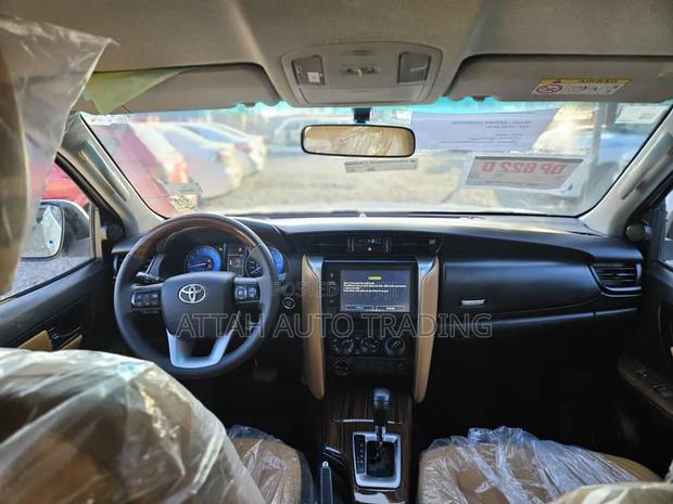 Toyota Fortuner 2022 White