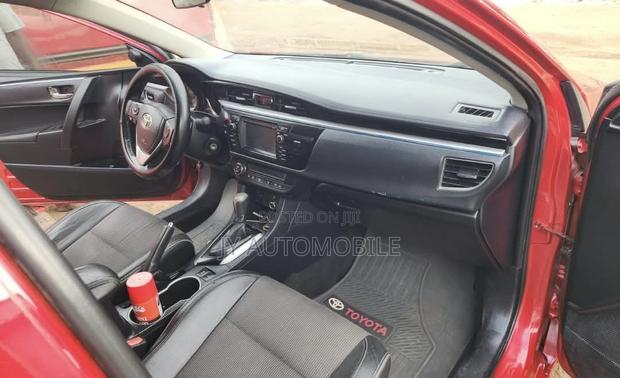 Toyota Corolla 2016 Red