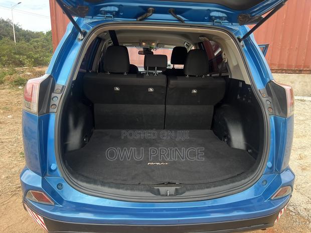 Toyota RAV4 SE 4dr SUV AWD (2.5L 4cyl 6A) 2018 Blue